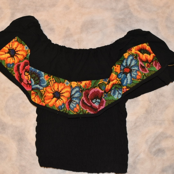 Tops - Embroided shirt